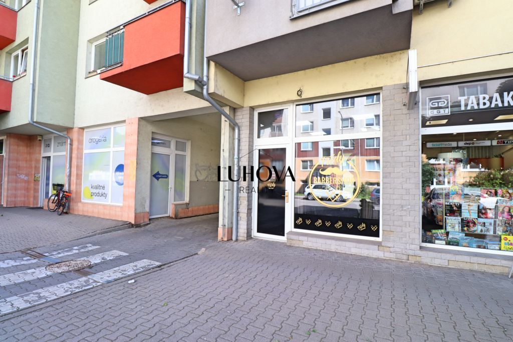 LUHOVA reality Vám výhradně nabízí k pronájmu moderní a reprezentativní nebytový prostor nacházející se v přízemí…
