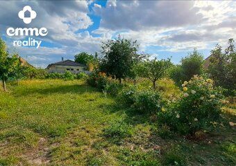 Nabízíme k prodeji prostorný pozemek o rozloze 1 521 m² v Dunajské Stredě