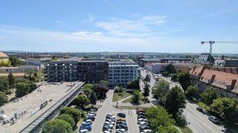 Juraj Kolárik +421 918 938 737 e-mail: V2 Real Estate jako