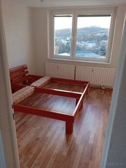 Oferuję do wynajęcia umeblowane i przestronne mieszkanie 2-pokojowe w Prešovie przy ul. Obrancov mieru.