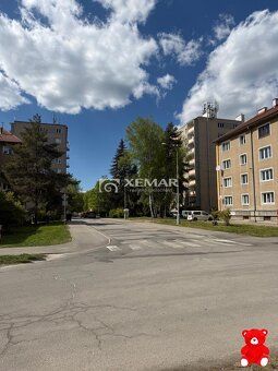 ХЕМАР (або 0917 834 503), пропонує на продаж просторий 3
