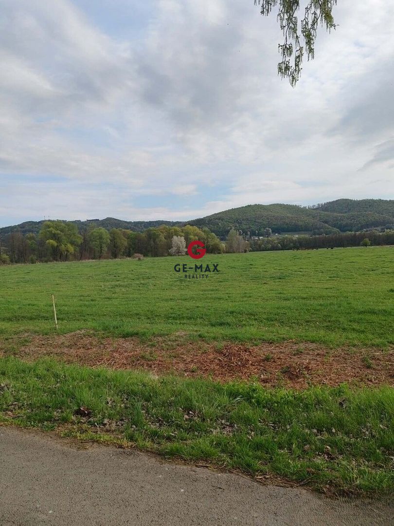 ID:553 GE-MAX Reality offers for sale a spacious plot of land in