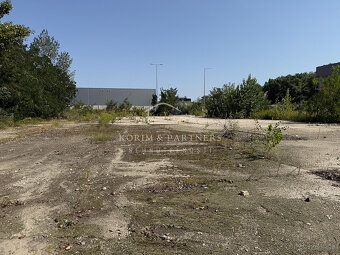 Typ: Komerčná zóna Obec: Komárno
Jeden z posledných, ak nie 