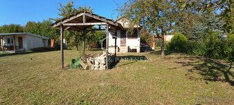 Typ: Záhrada Ulica: Tehelňa Obec: Komárno
Na oplotenom, rovi