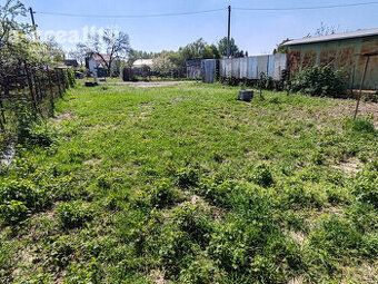 Typ: Záhrada Ulica: Tehelňa Obec: Komárno
Na oplotenom, rovi