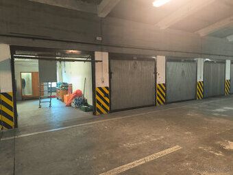 Nabízíme k prodeji garáž v bezpečném a udržovaném garážovém