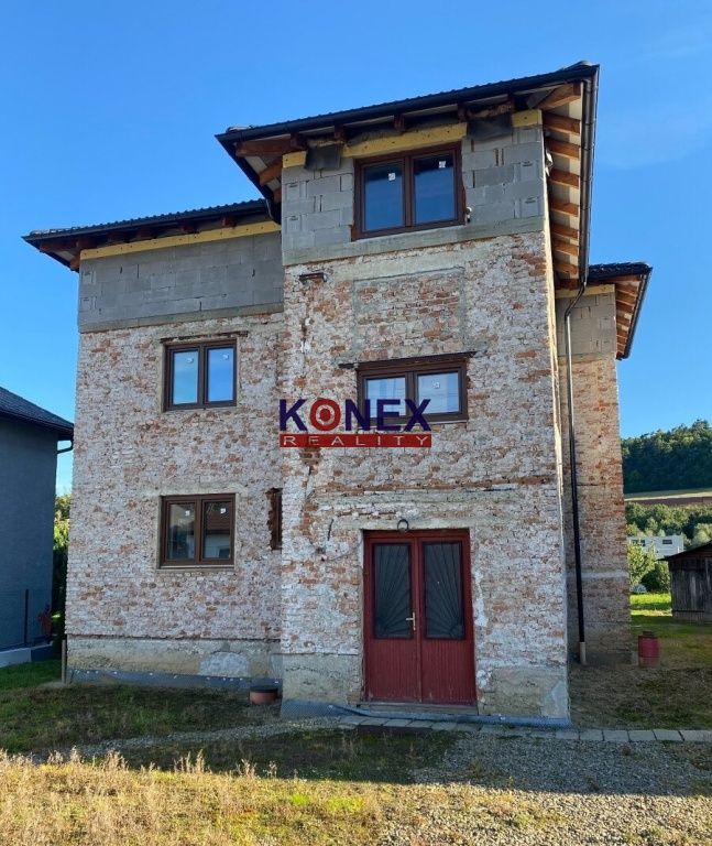 ID:3375 Nabízíme k prodeji prostorný rodinný dům nacházející se v oblíbené a klidné obci Chminianska Nová Ves…