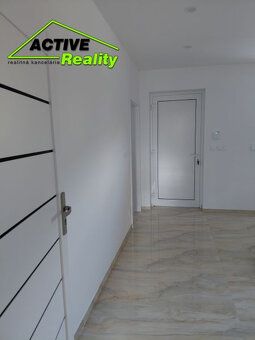 Nabízíme k pronájmu vybavenou novostavbu rodinného domu