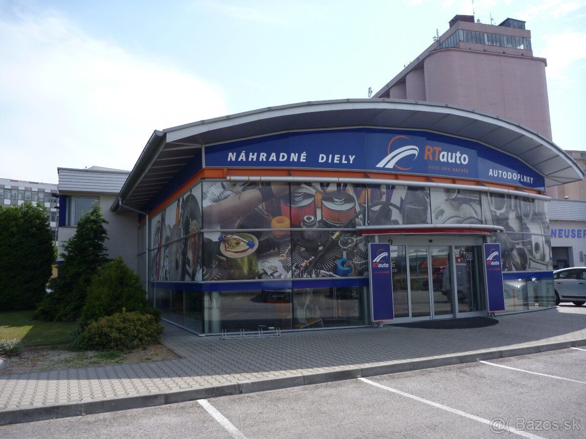 Ponúkame na prenájom vkusnú, slnečnú kanceláriu. Zariadená k