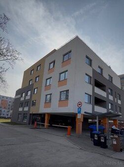 Na pronájem garáž v Sihoti 1, upřednostňuji dlouhodobě