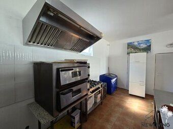 Na pronájem vybavený gastro prostor – pizza / kebab, Miero