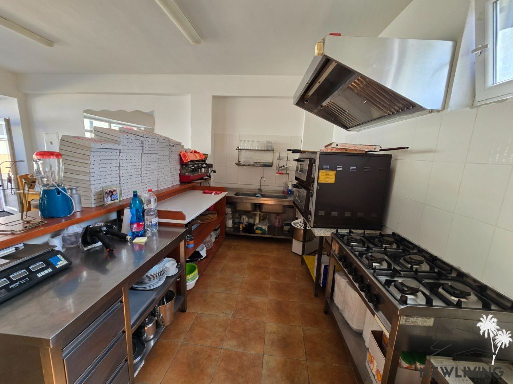 Na pronájem vybavený gastro prostor – pizza / kebab, Miero