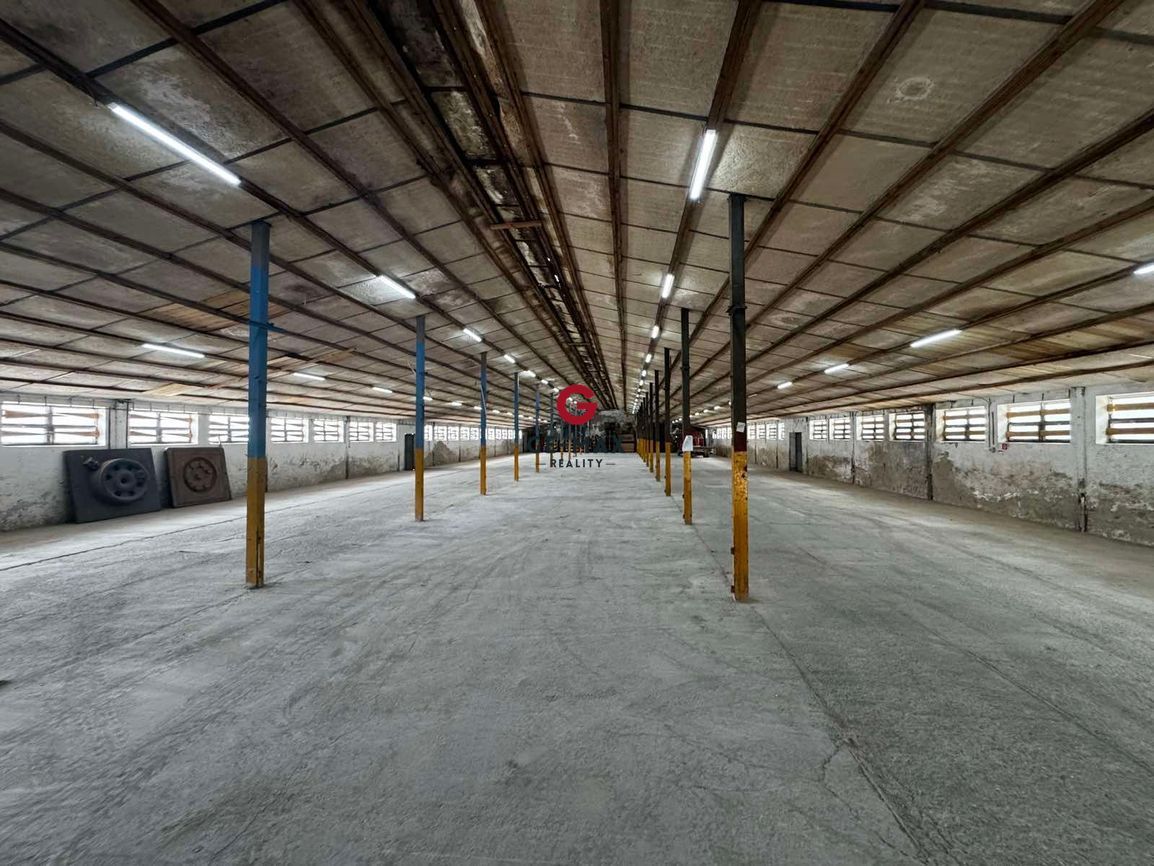 ID: 188 GE-MAX Reality oferuje do wynajęcia przestronny magazyn o powierzchni użytkowej 1 500 m², położony w…
