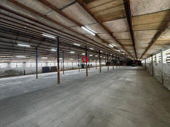 ID: 188 GE-MAX Reality oferuje do wynajęcia przestronny magazyn o powierzchni użytkowej 1 500 m², położony w…