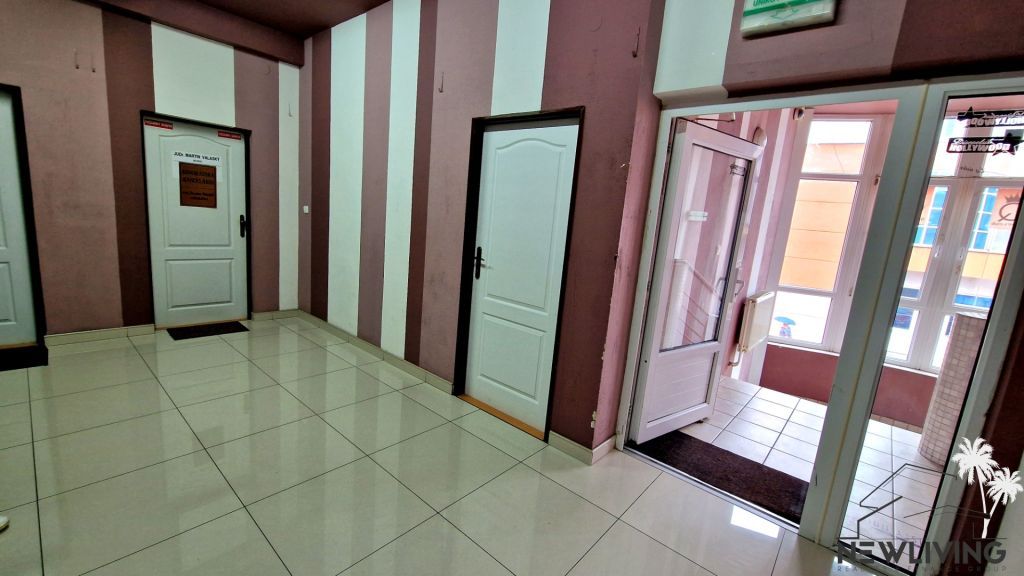 Realitná kancelária NEW LIVING
Vám ponúka na predaj obchodnú
