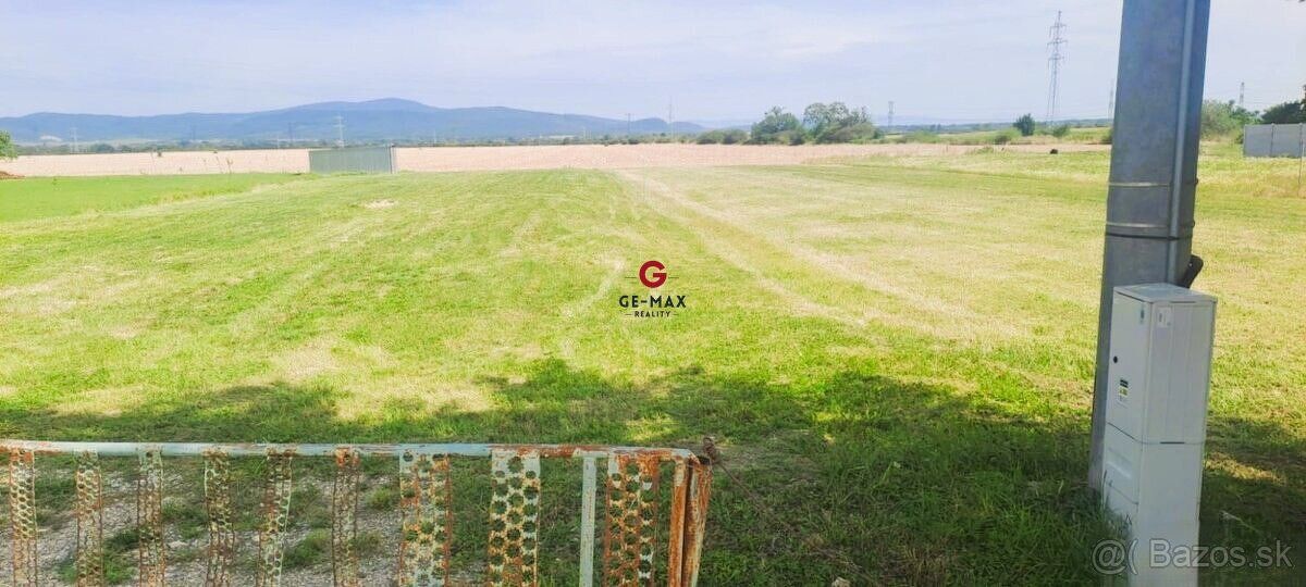 ID: 257 GE-MAX Reality oferuje na sprzedaż płaską działkę budowlaną