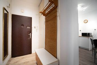 Wynajmę cichą, w pełni umeblowaną 2-garsonkę 46,43 m2 + 1