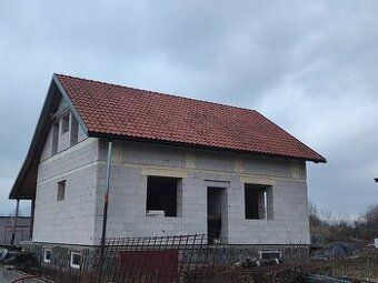 Proszę zaoferować dom, ewentualnie półdom w stanie