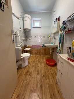 Ponúkame na prodej prostorný rodinný dům nacházející se v