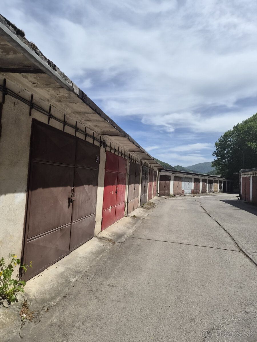 Typ: Garáže a parkovacie miesta Ulica: Štvrť SNP Obec: Trenč