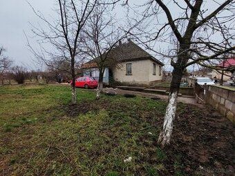 На продаж кирпичний односімейний будинок за 19 000 євро на