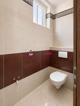 Ponúkame na predaj priemyselnú halu nachádzajúcu sa v zabehn