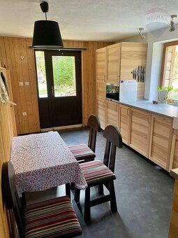 RE/MAX Joy offers for sale a 5-room recreational cottage