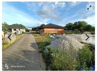 Stavba pozemků 22 x 27 m² × Asfaltová příjezdová cesta par