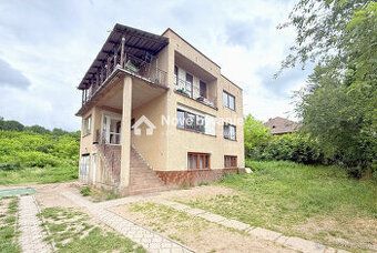 Ponúkame na predaj 4 izbový rodinný dom v obci Lontov. Dom p