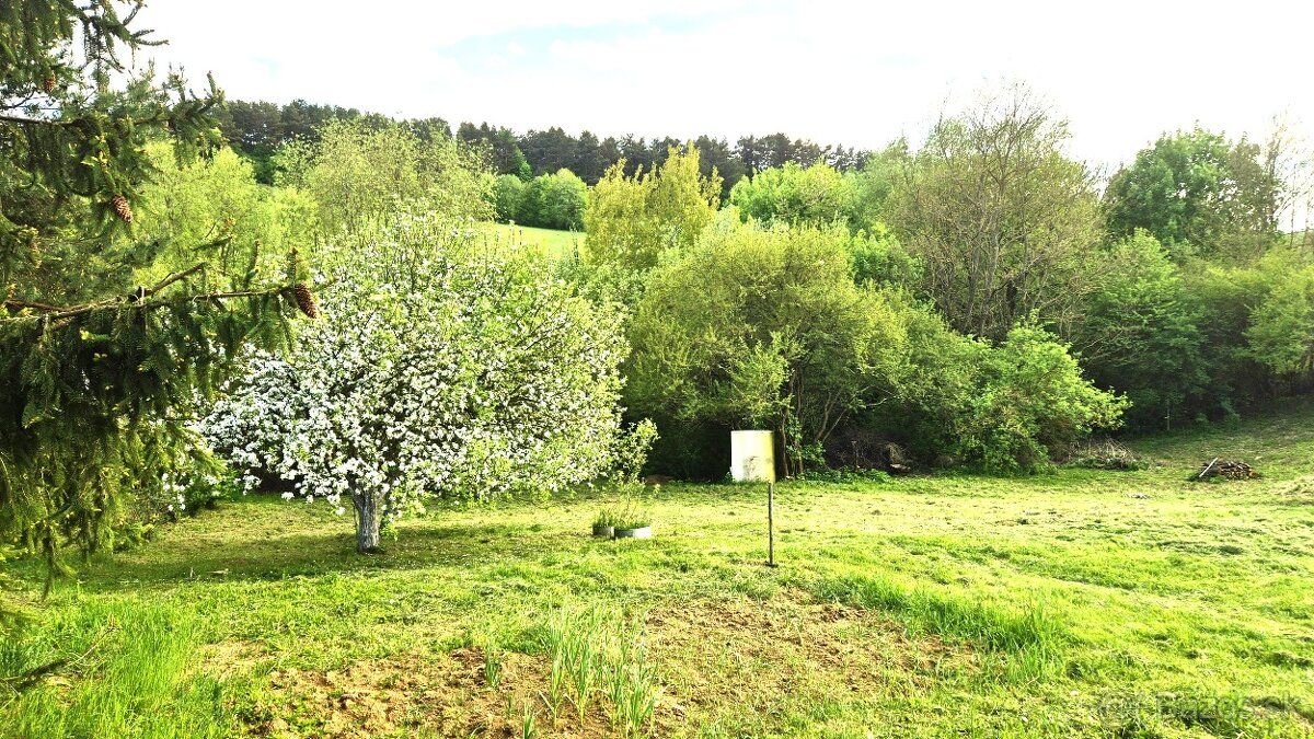 Oferujemy na sprzedaż budowlaną działkę na skraju