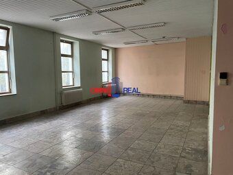 Nabízíme dlouhodobý pronájem obchodních prostor ve výhodné