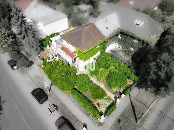Na křižovatce ulic Gaštanová a Pri Habánskom mlyne, v
