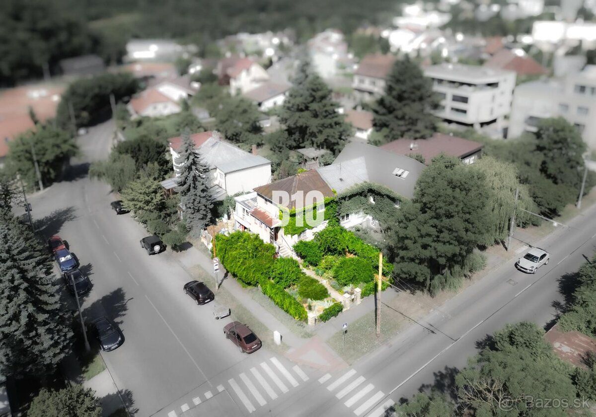 Na křižovatce ulic Gaštanová a Pri Habánskom mlyne, v