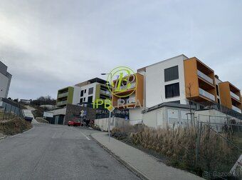 Garážové stání s sklepní kóji v projektu Grand Koliba na