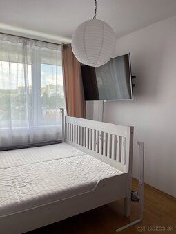 Nabízíme k prodeji výjimečný, prostorný a slunný 3-pokojový