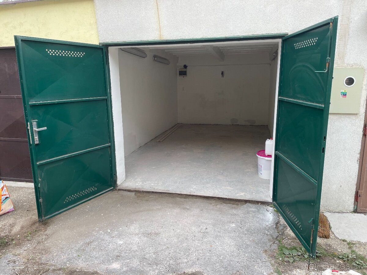 Na prodej zděná garáž o ploše 20 m² na ulici Varšavská v