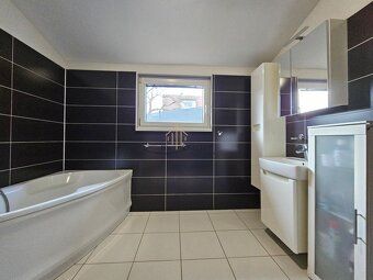 Przedstawiamy nowoczesny i przytulny dom rodzinny położony