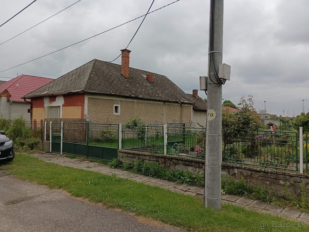 Mám k pronájmu starší dům s 3 pokoji ve ulici Okoličná na