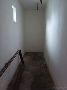 Mám k pronájmu starší dům s 3 pokoji ve ulici Okoličná na