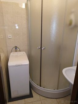 Na pronájem kompletně zařízený větší 1+kk byt o velikosti