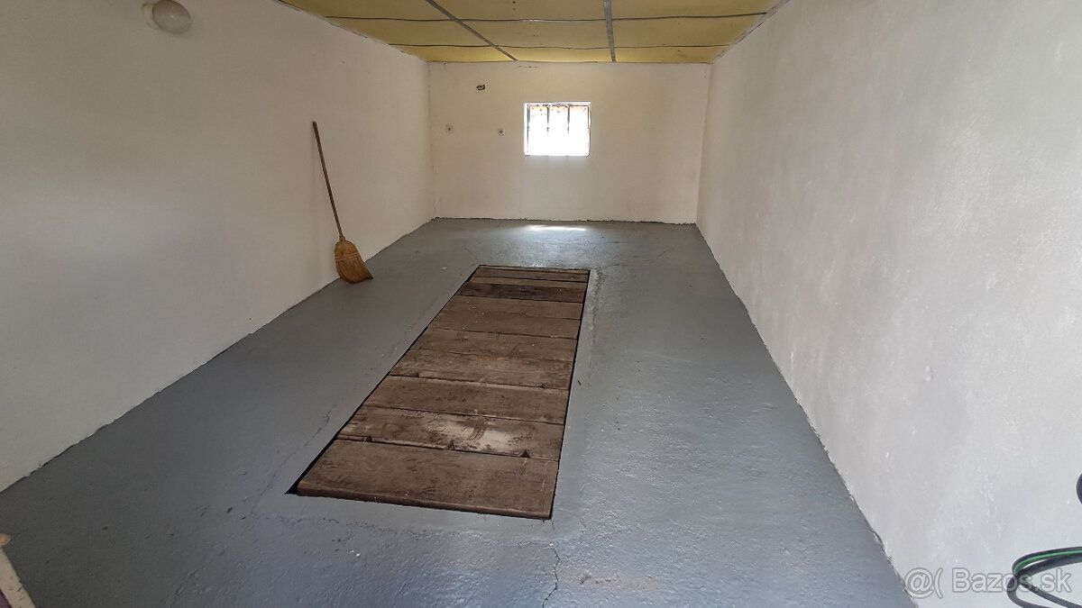 I offer a garage for rent on Rožňavská street (6.30m x