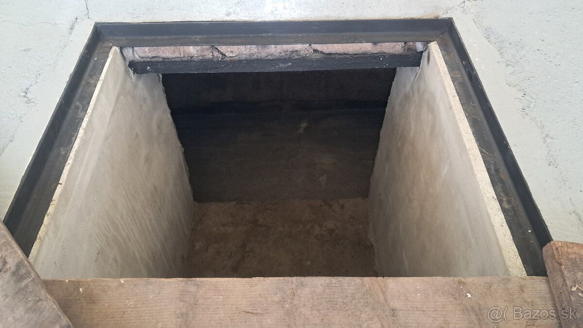I offer a garage for rent on Rožňavská street (6.30m x