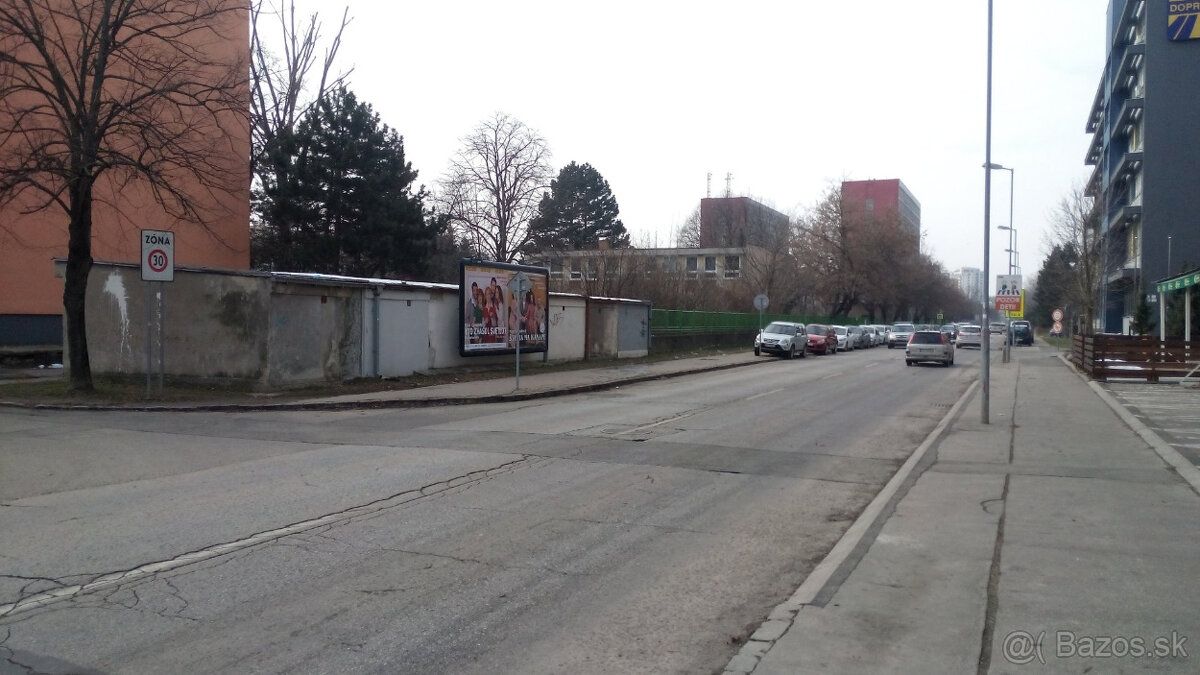 Nabízím k prodeji garáž na Drieňové ulici, nedaleko ulic