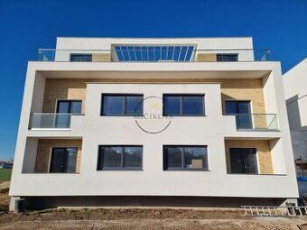 Prodej 1+1 bytu 37 m² ve zvýšeném přízemí sídliště Lúky u