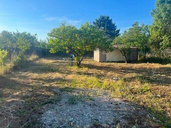 Prodám zahradu v Žabím majeru. Rozloha 420 m², voda