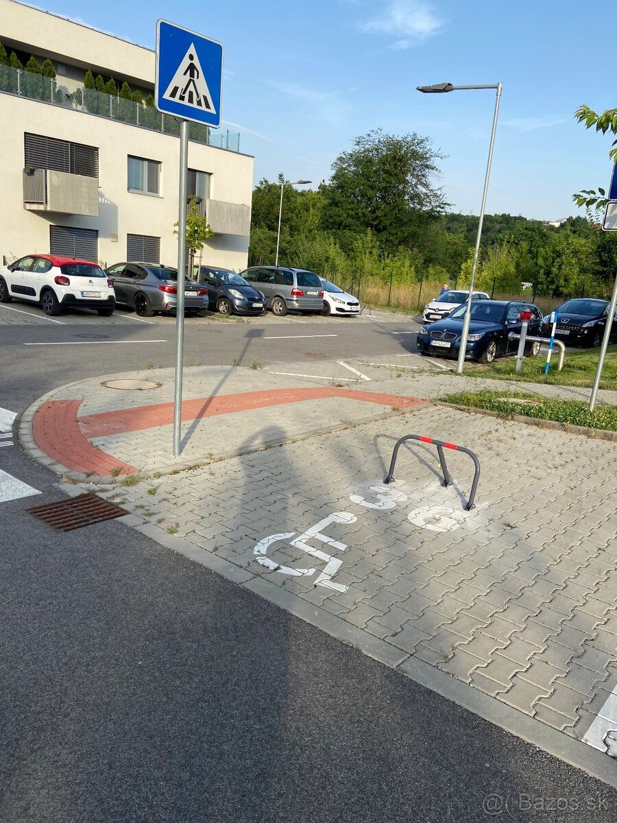 Pronajmu parkovací místo v Nitře – městské části Kynek