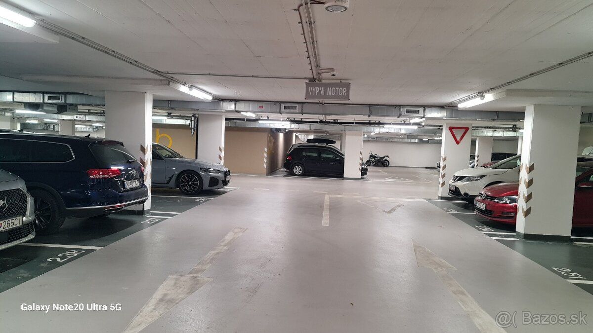 Nabízím k pronájmu parkovací stání v podzemní garáži v