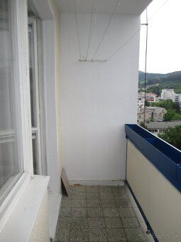 I am renting out a large 3 room apartment measuring 83 m²