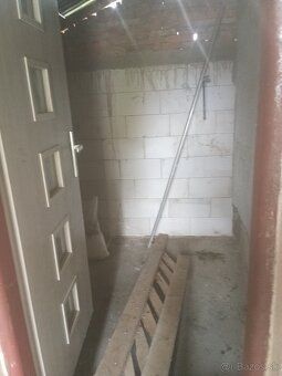 Predám rodinný dom dvojizbový kuchyňa špajza a kúpeľňu len t