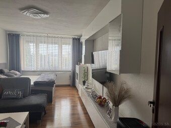 Juraj Kolárik +421 918 938 737 e-mail: V2 Real Estate jako